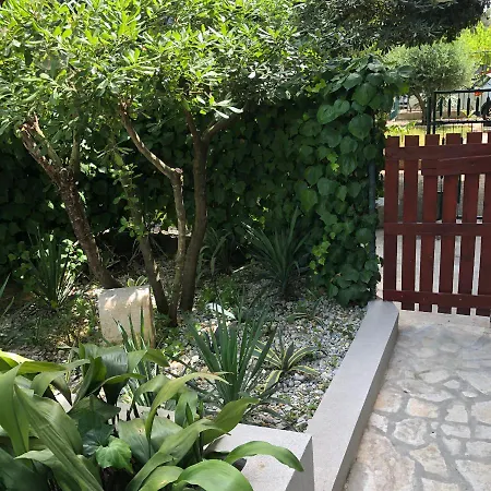 Giardino Apartment *