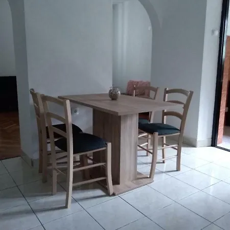 Giardino شقة غييكا