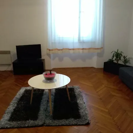 Giardino Apartment